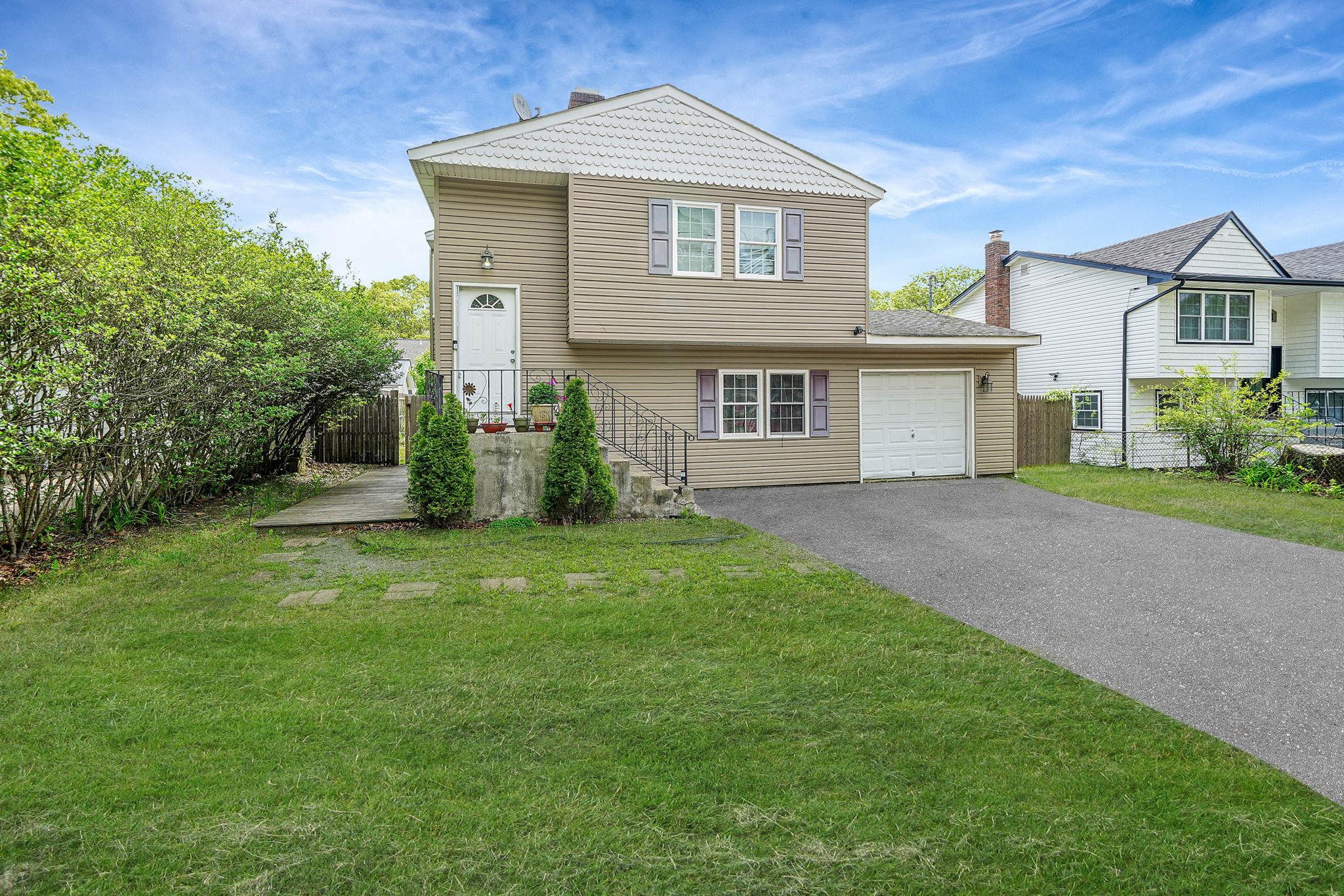 209 Burney Boulevard, Mastic, New York image 2