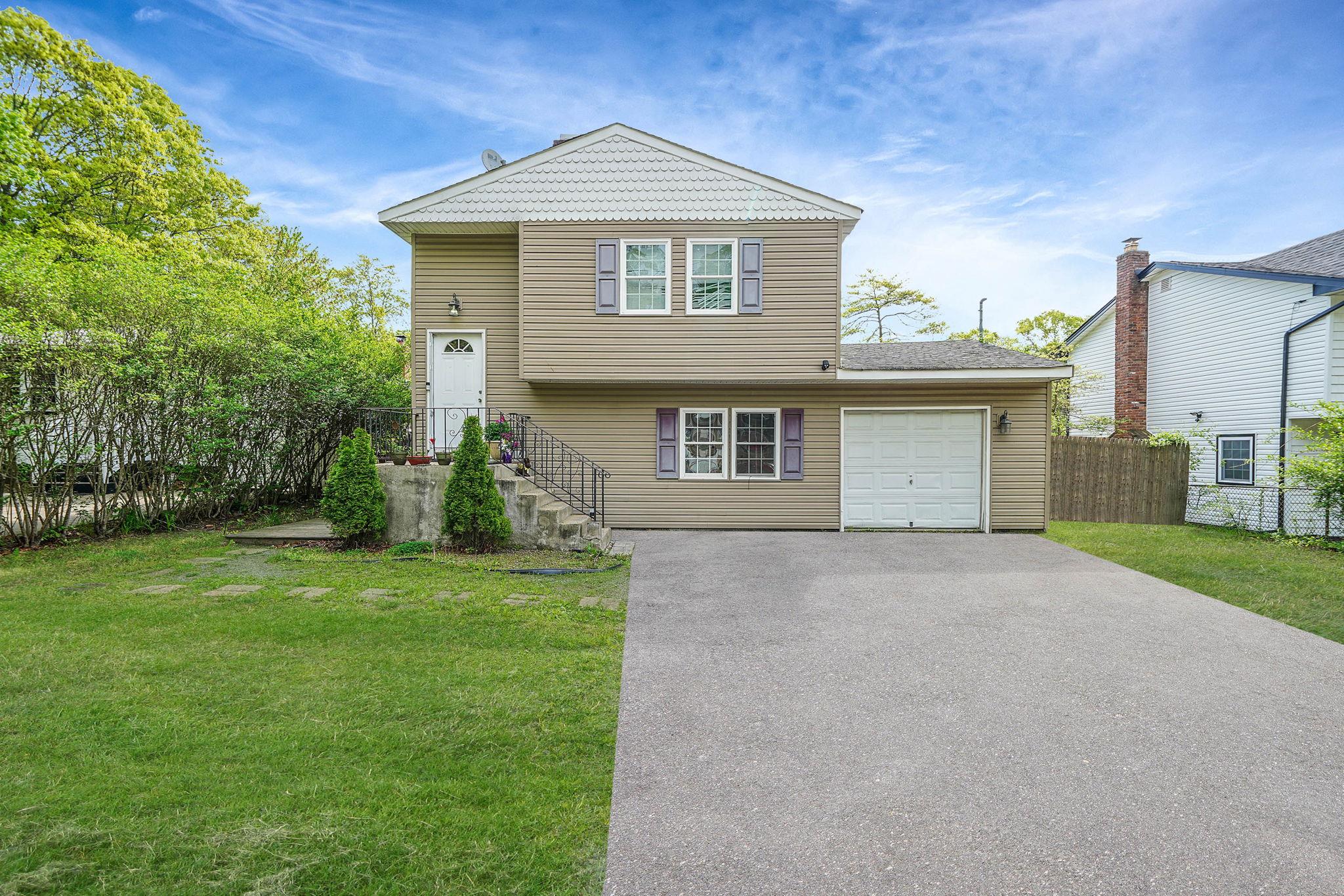 209 Burney Boulevard, Mastic, New York image 1