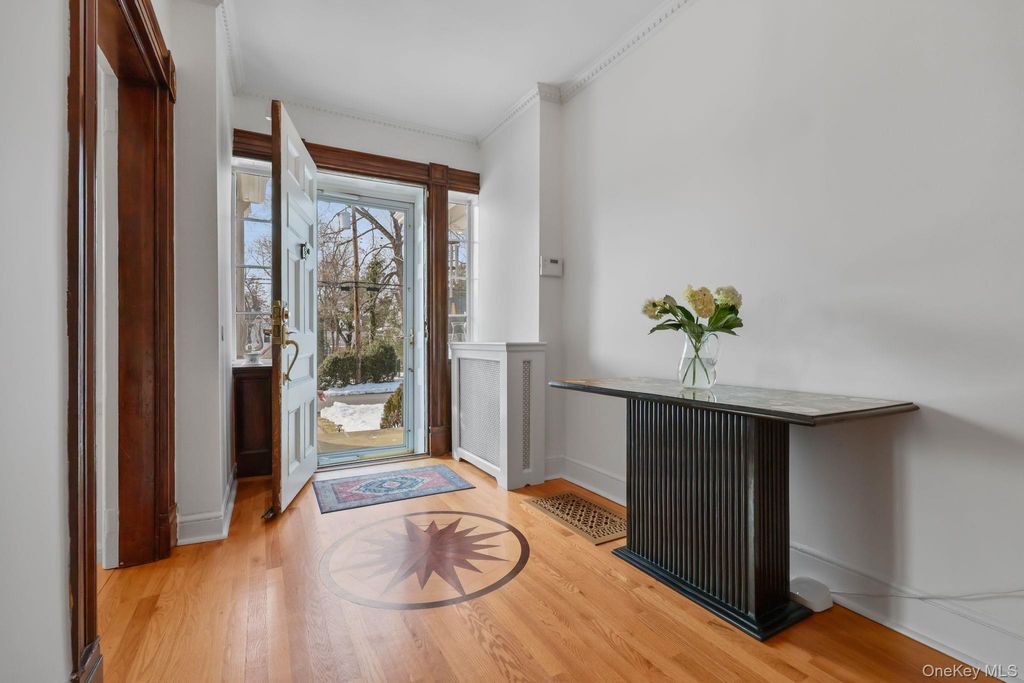 Photo of 401 Heathcote Road, Scarsdale, NY 10583 (MLS # 964440)