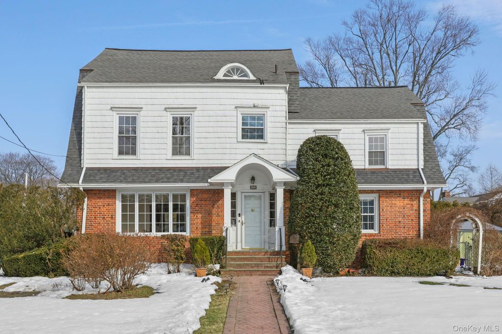 Photo of 401 Heathcote Road, Scarsdale, NY 10583 (MLS # 964440)