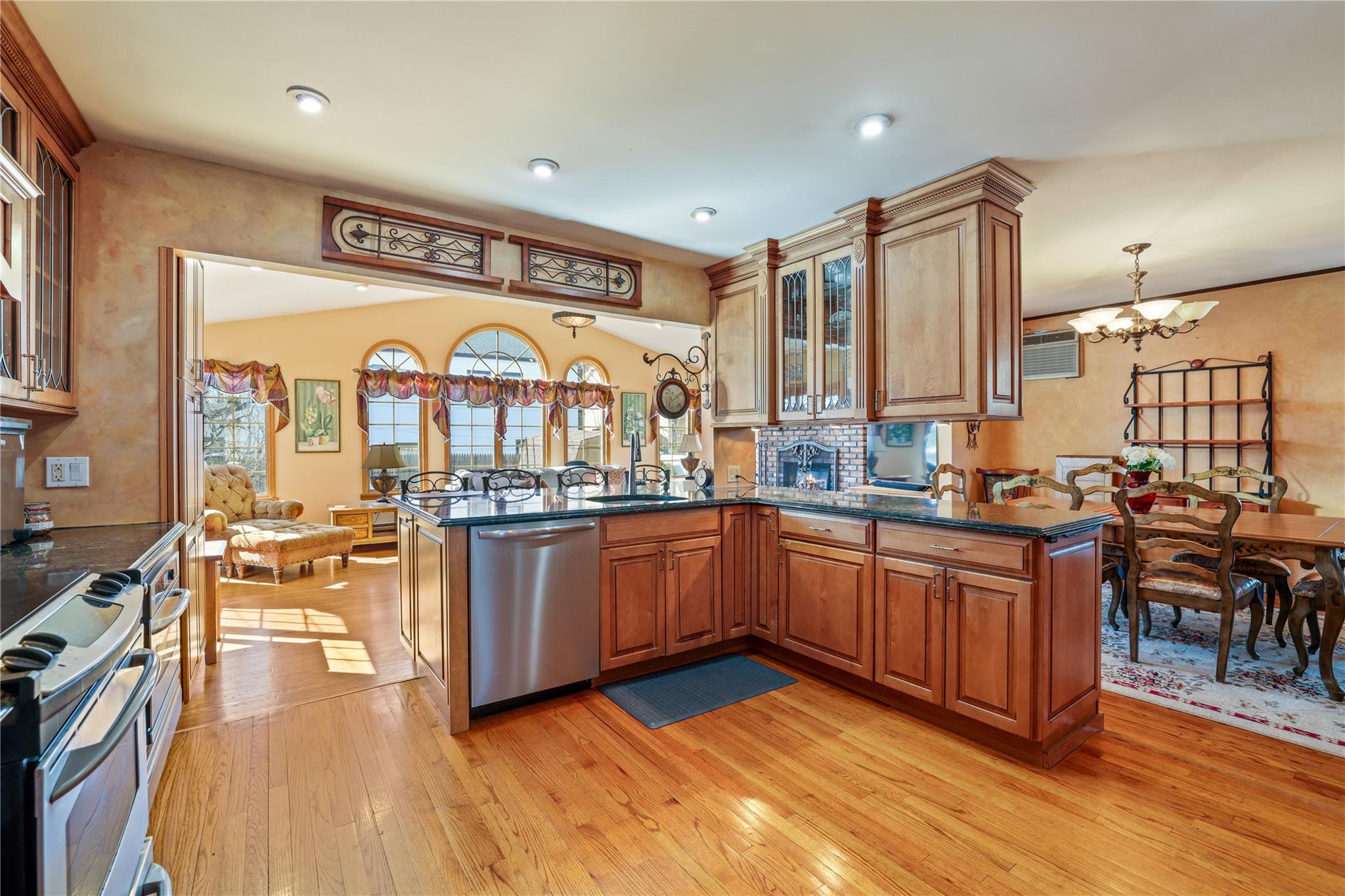 3676 Regent Lane, Wantagh, New York image 12