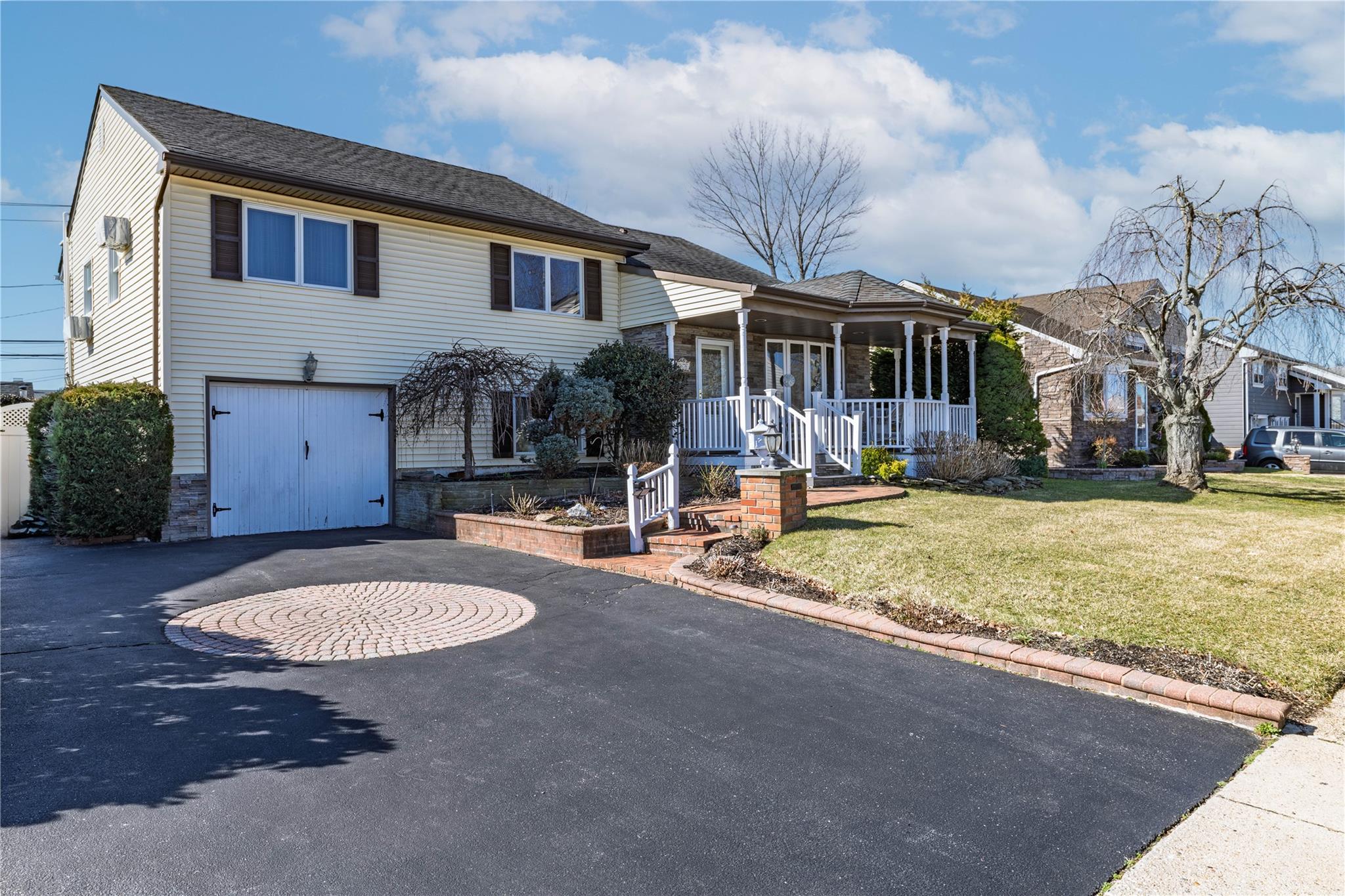 3676 Regent Lane, Wantagh, New York image 1