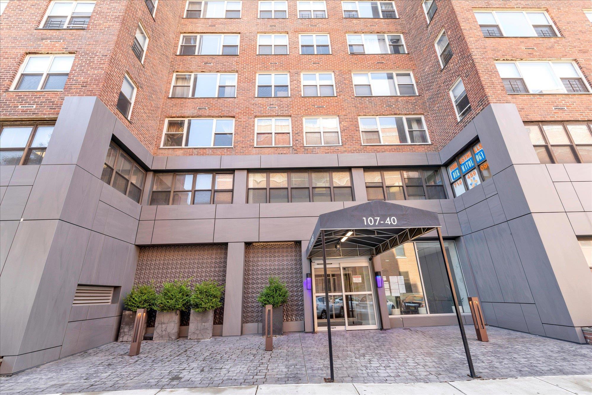 Queens Boulevard 14C, Forest Hills, Queens, NY - 1 Bedrooms  
1 Bathrooms  
5 Rooms - 