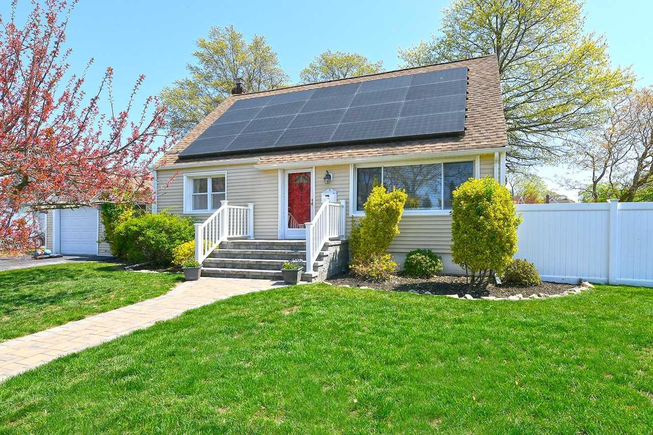 214 Maeder Avenue, Merrick, New York image 5