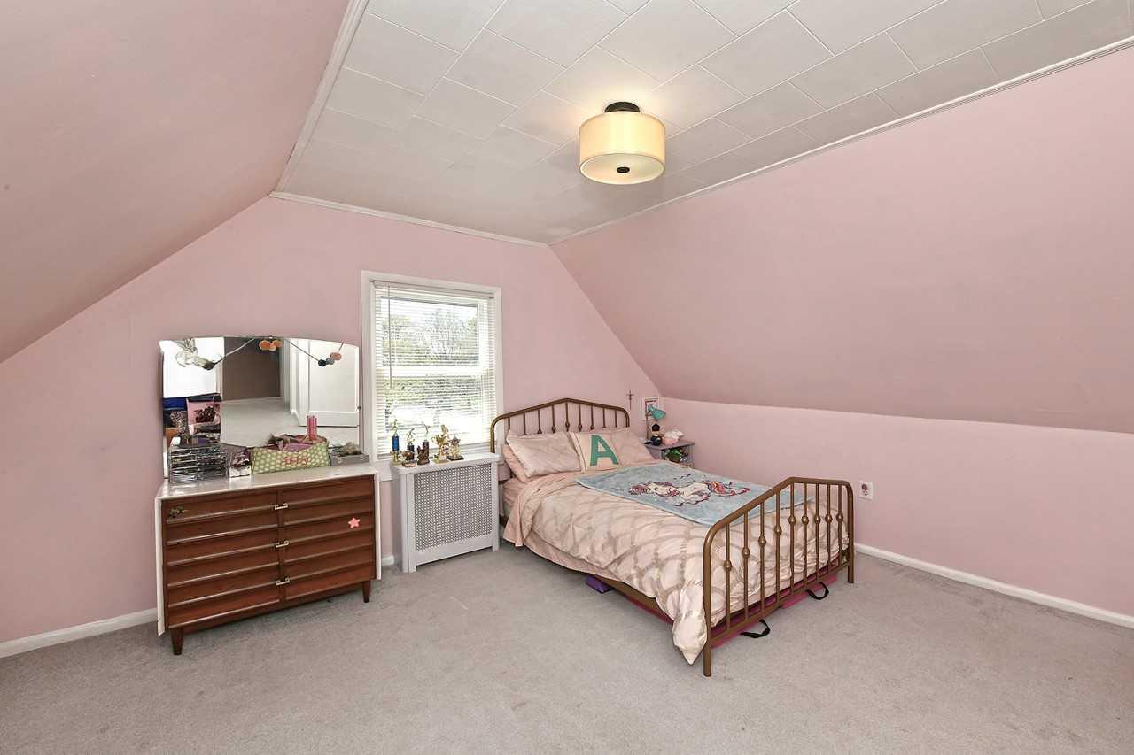 214 Maeder Avenue, Merrick, New York image 19
