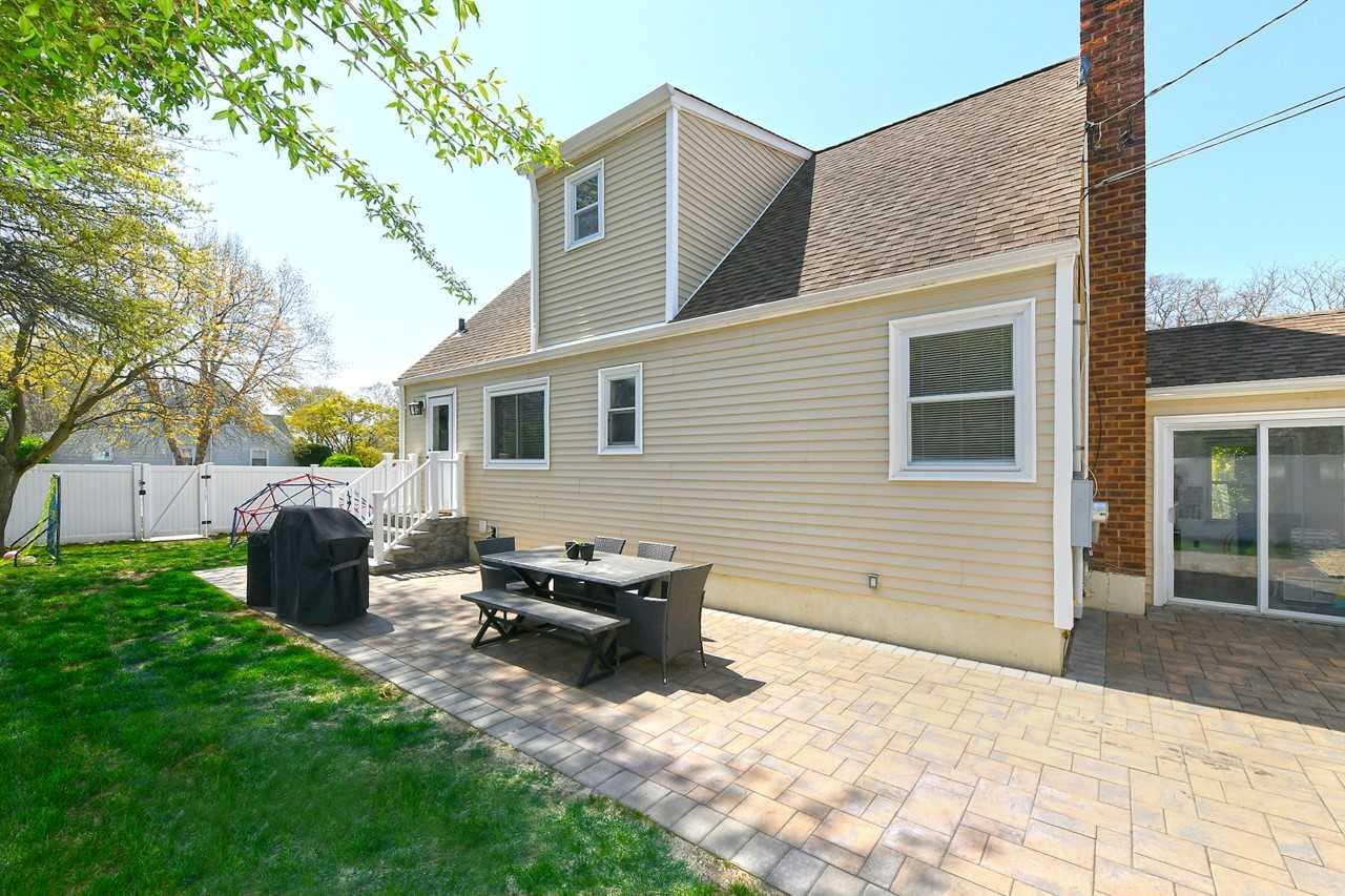 214 Maeder Avenue, Merrick, New York image 25
