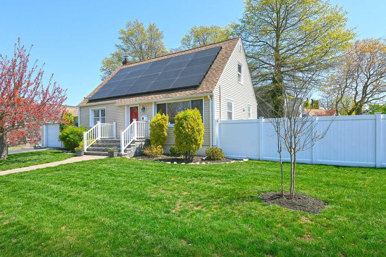 214 Maeder Avenue, Merrick, New York image 2