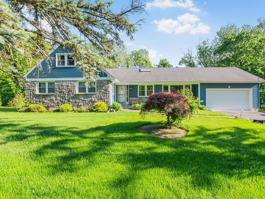 81 Winding Brook Road, New Rochelle, New York image 1