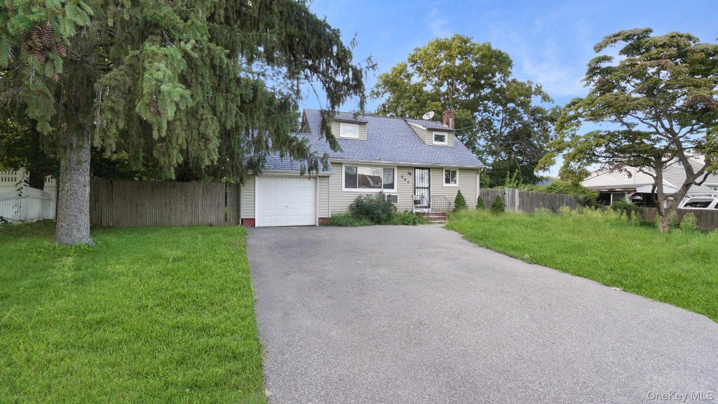 Photo of 465 Clift Street, Central Islip, NY 11722 (MLS # 1045739)