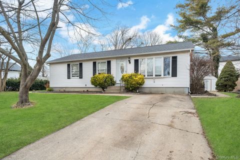 7 Kristin Court Bay Shore NY 11706