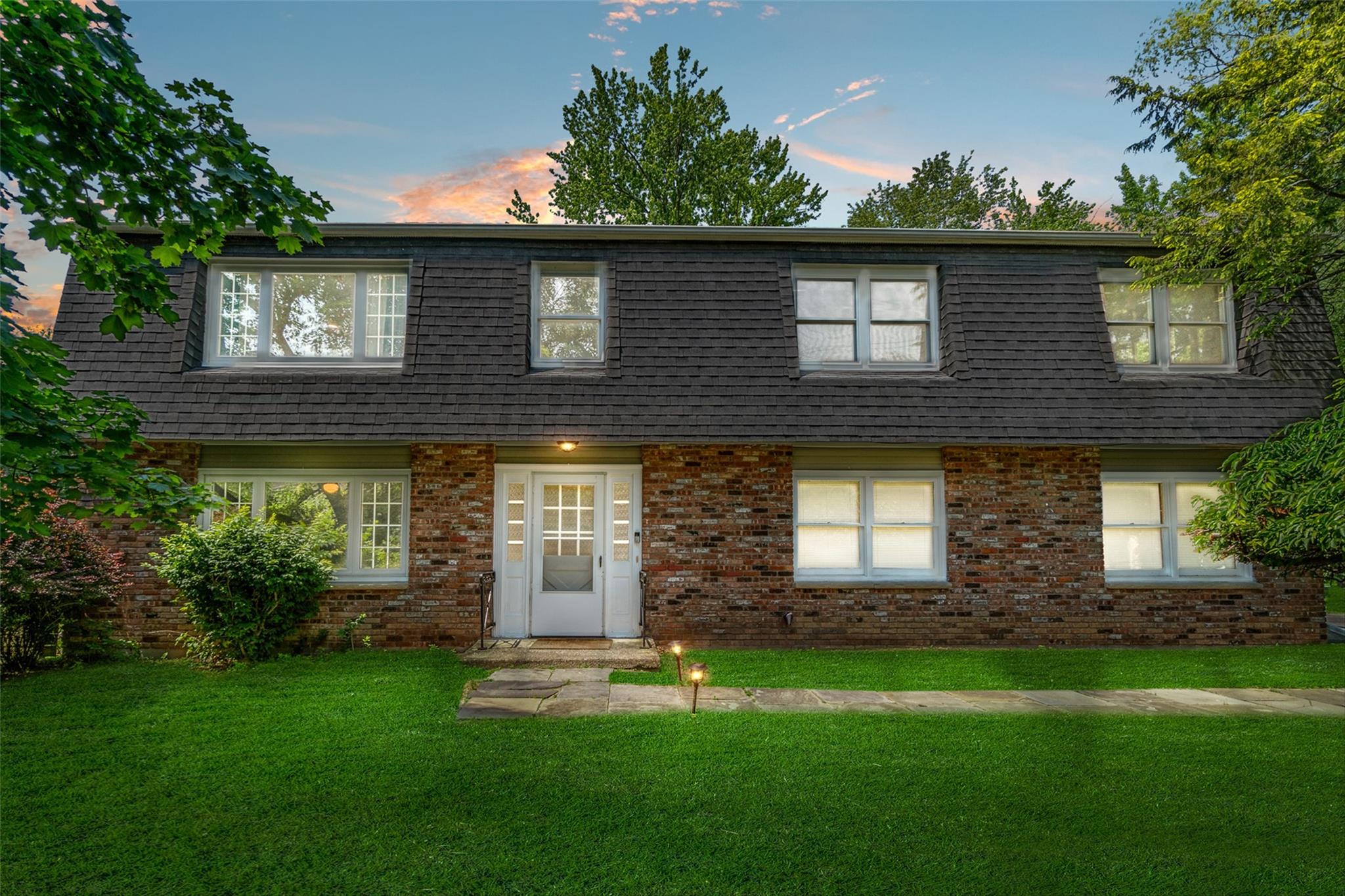 Tanglewood Drive, Wappingers Falls, New York - 3 Bedrooms  
3 Bathrooms  
9 Rooms - 