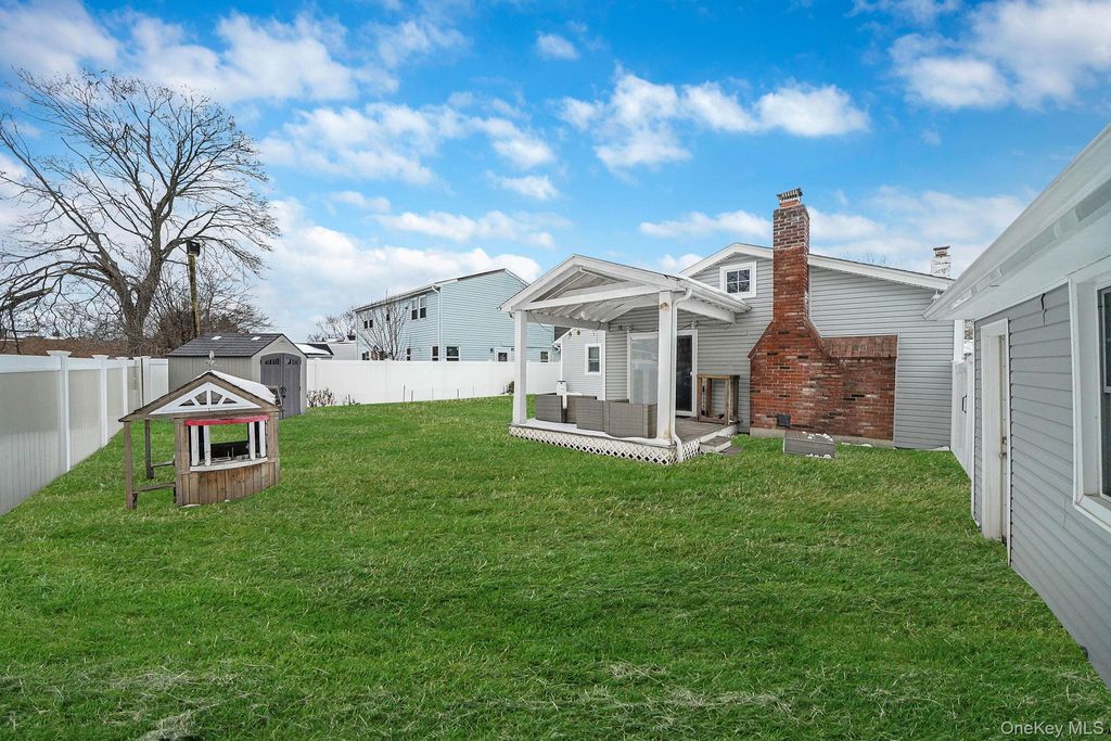 Photo of 10 Nehring Avenue, Babylon, NY 11702 (MLS # 1007653)
