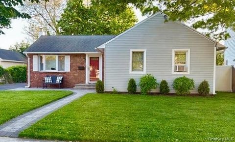 Homes For Sale - 10 Nehring Avenue<br/> Babylon, NY 11702