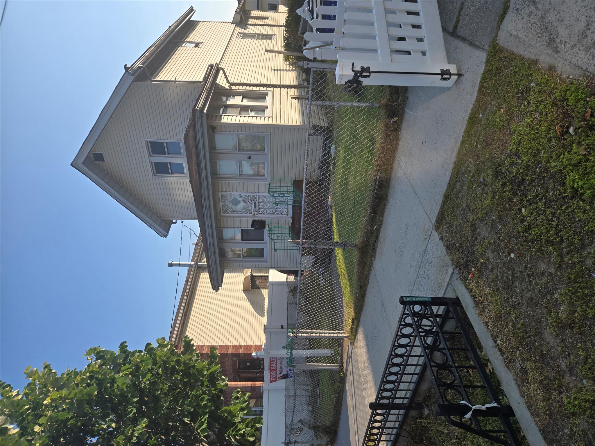 130 Street St, South Ozone Park, Queens, NY - 3 Bedrooms  
1 Bathrooms  
5 Rooms - 