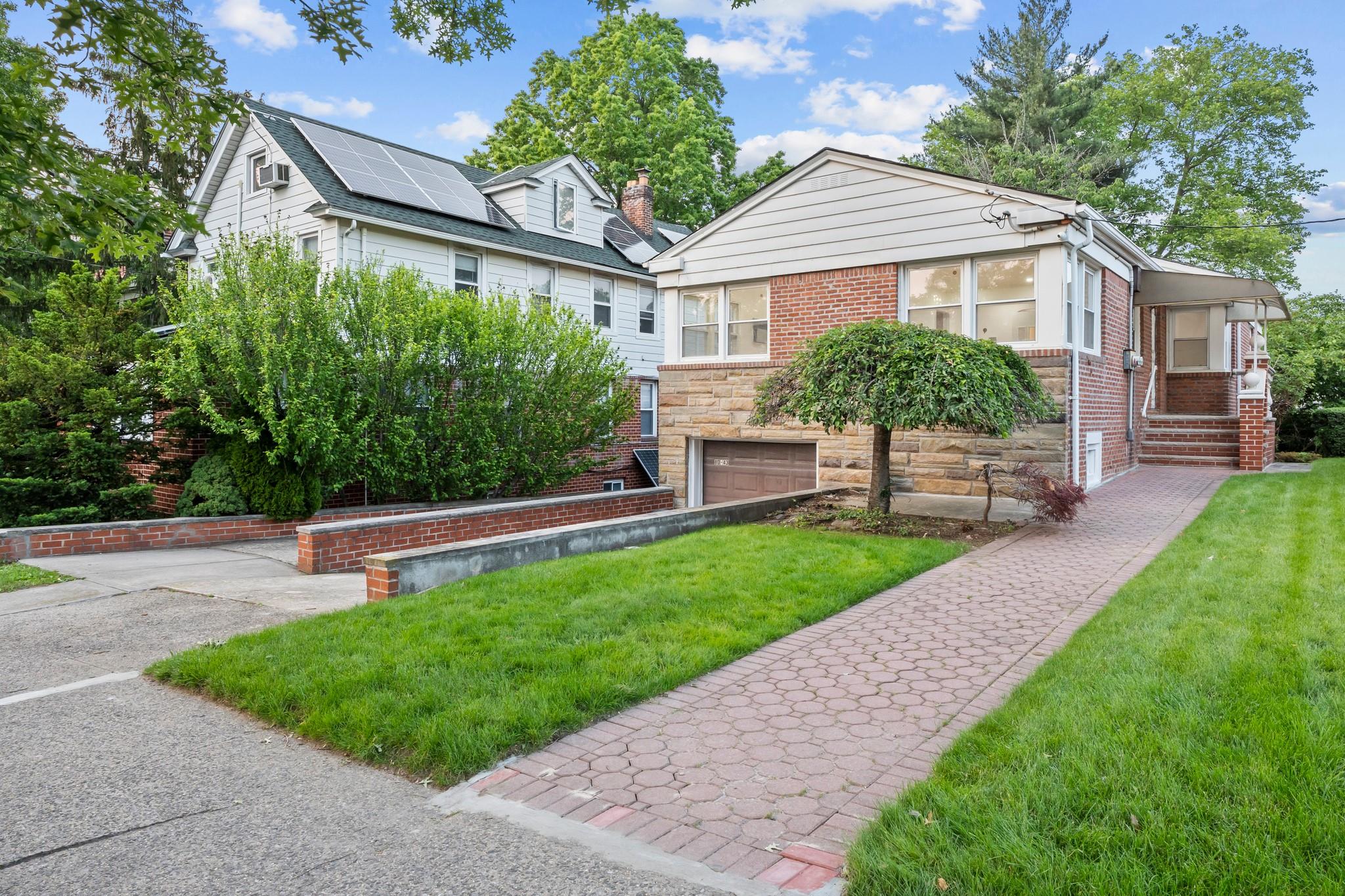Utopia Parkway, Jamaica Estates, Queens, NY - 5 Bedrooms  
3 Bathrooms  
15 Rooms - 