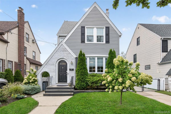 344 HOUSTON AVE, MINEOLA, NY 11501 - Image fe4e0772bfac828f07d91e85dc0cc909/1846442318