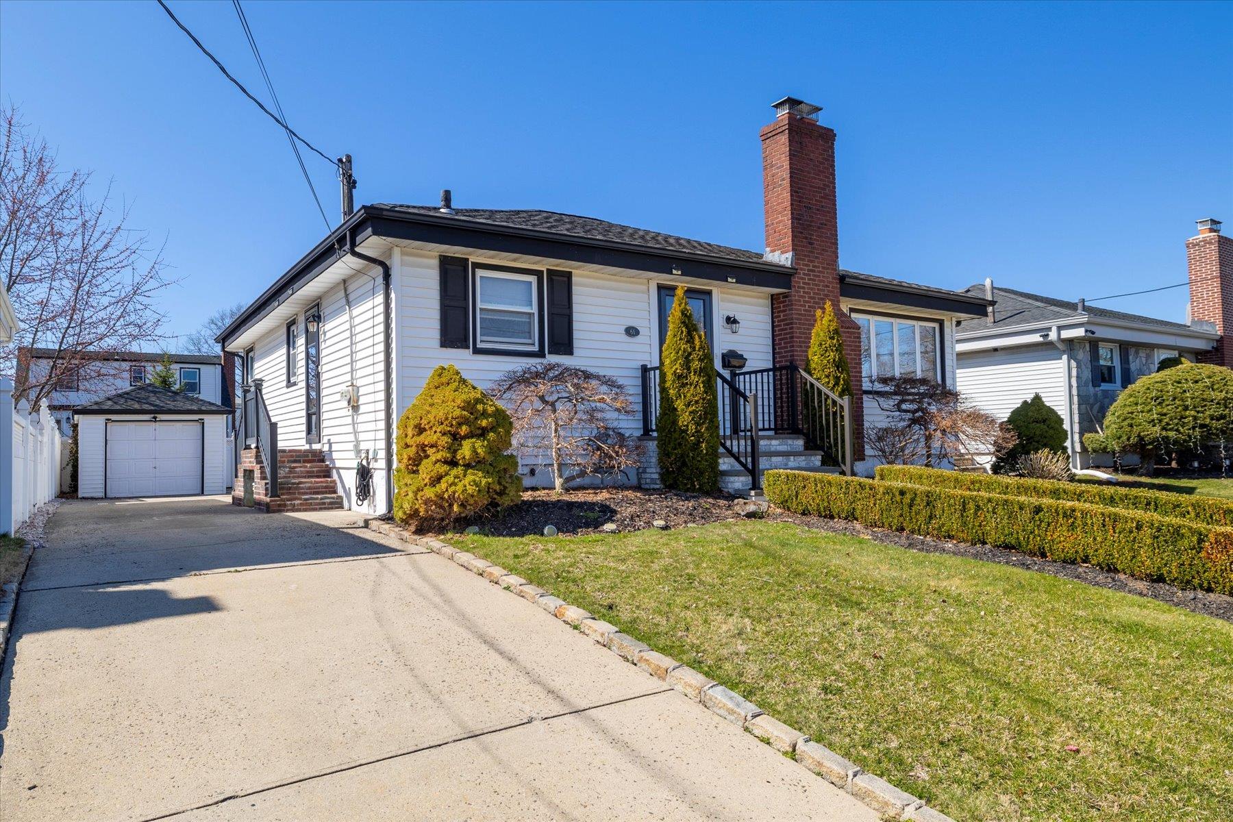 61 Albert Road, Valley Stream, New York image 2