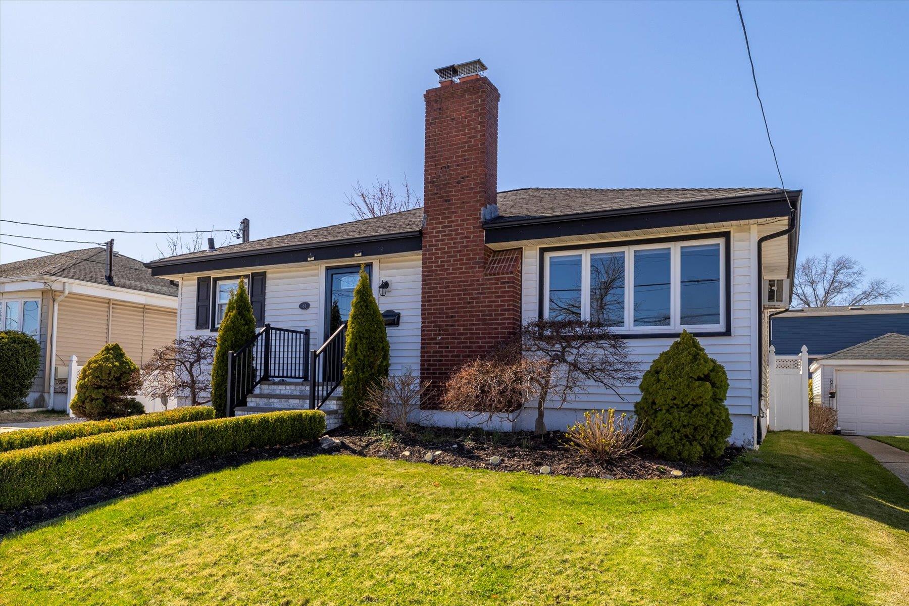 61 Albert Road, Valley Stream, New York image 1