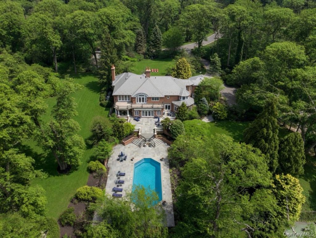 Photo of 38 Ormond Park Road, Glen Head, NY 11545 (MLS # 987894)