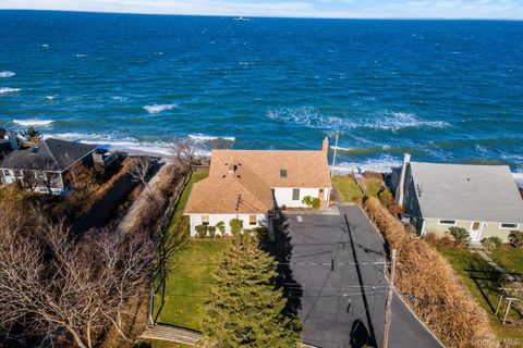 Photo of 18 N Walk Walk, Jamesport, NY 11947 (MLS # 940507)