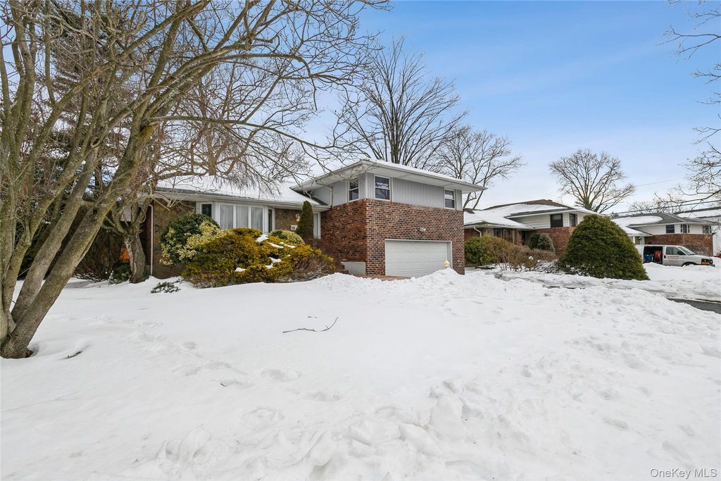 Photo of 15 Center Drive, Syosset, NY 11791 (MLS # 959007)