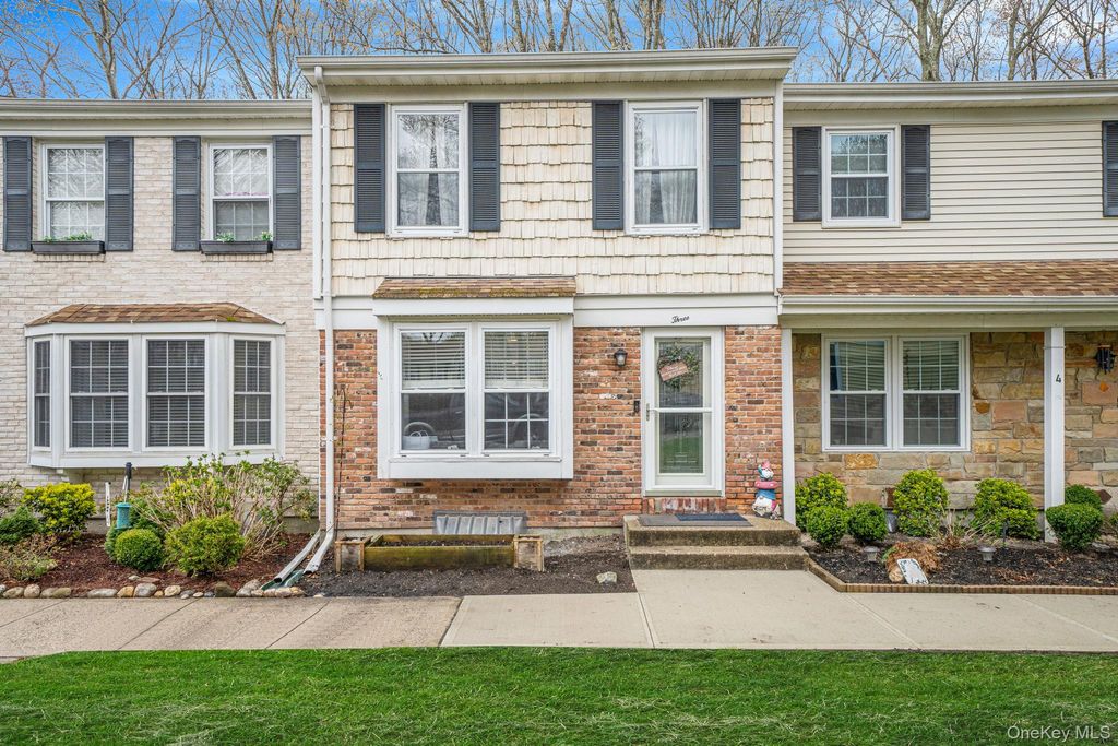 Photo of 3 Bartlett, Yaphank, NY 11980 (MLS # 988705)