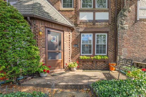 Photo of 338 Bauer Place, Mineola, NY 11501 (MLS # 924087)