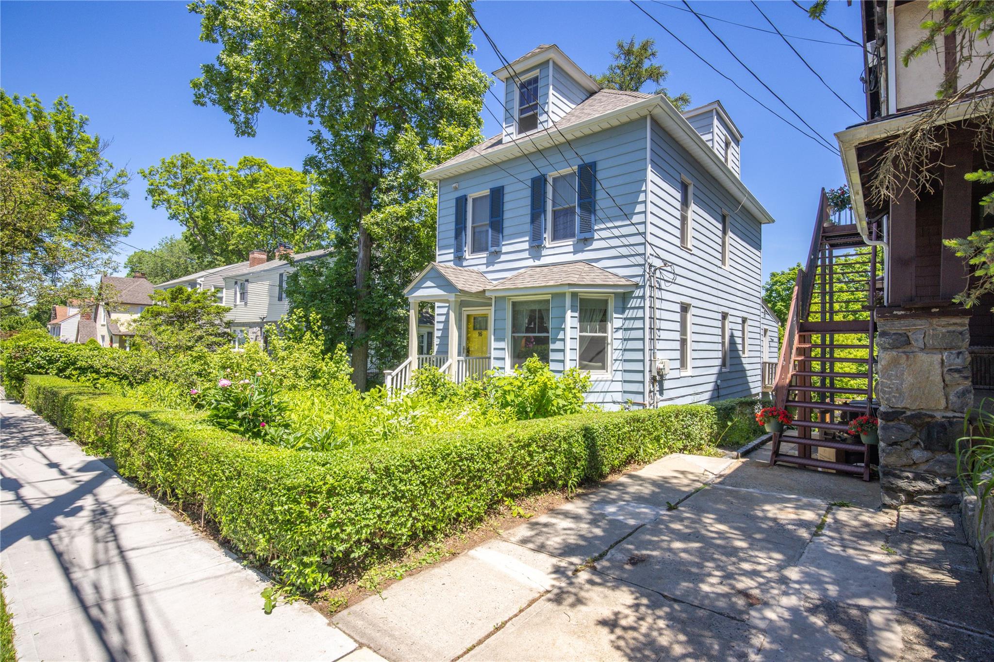16 Rossmore Avenue, Bronxville, New York image 2