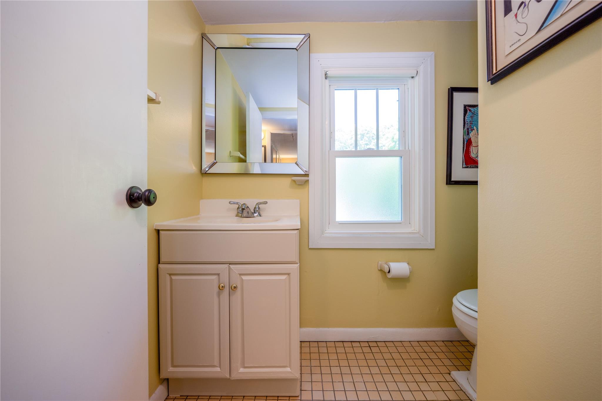 16 Rossmore Avenue, Bronxville, New York image 24