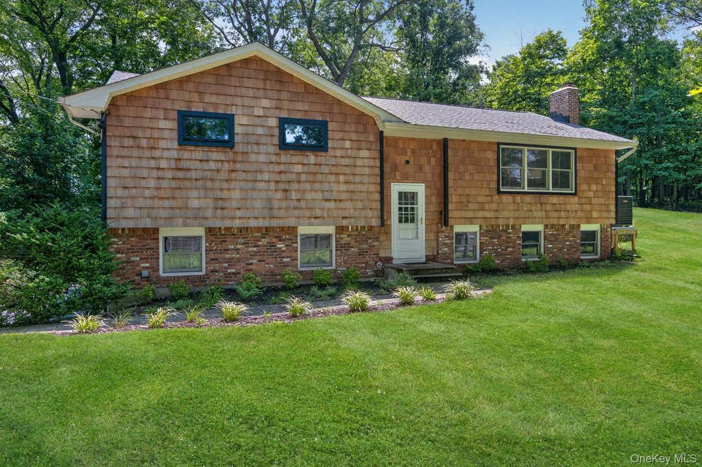 Photo of 6A Rochester Court, Huntington, NY 11743 (MLS # 1035752)