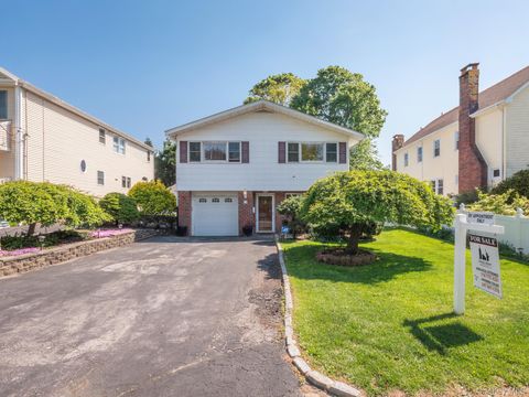 Homes For Sale - 31 Stevenson Avenue<br/> Scarsdale, NY 10530