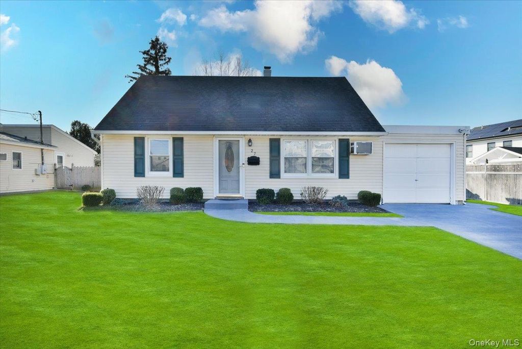 Photo of 27 Seaton Street, Massapequa, NY 11758 (MLS # 943026)