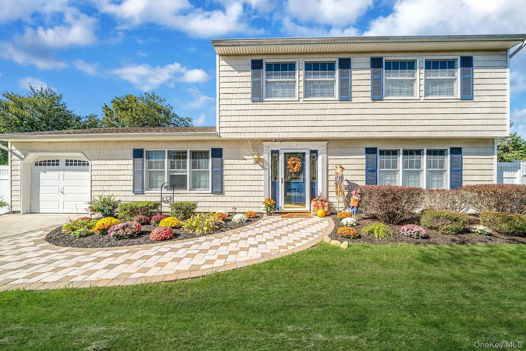 Photo of 10 Munson Street, Medford, NY 11763 (MLS # 922492)