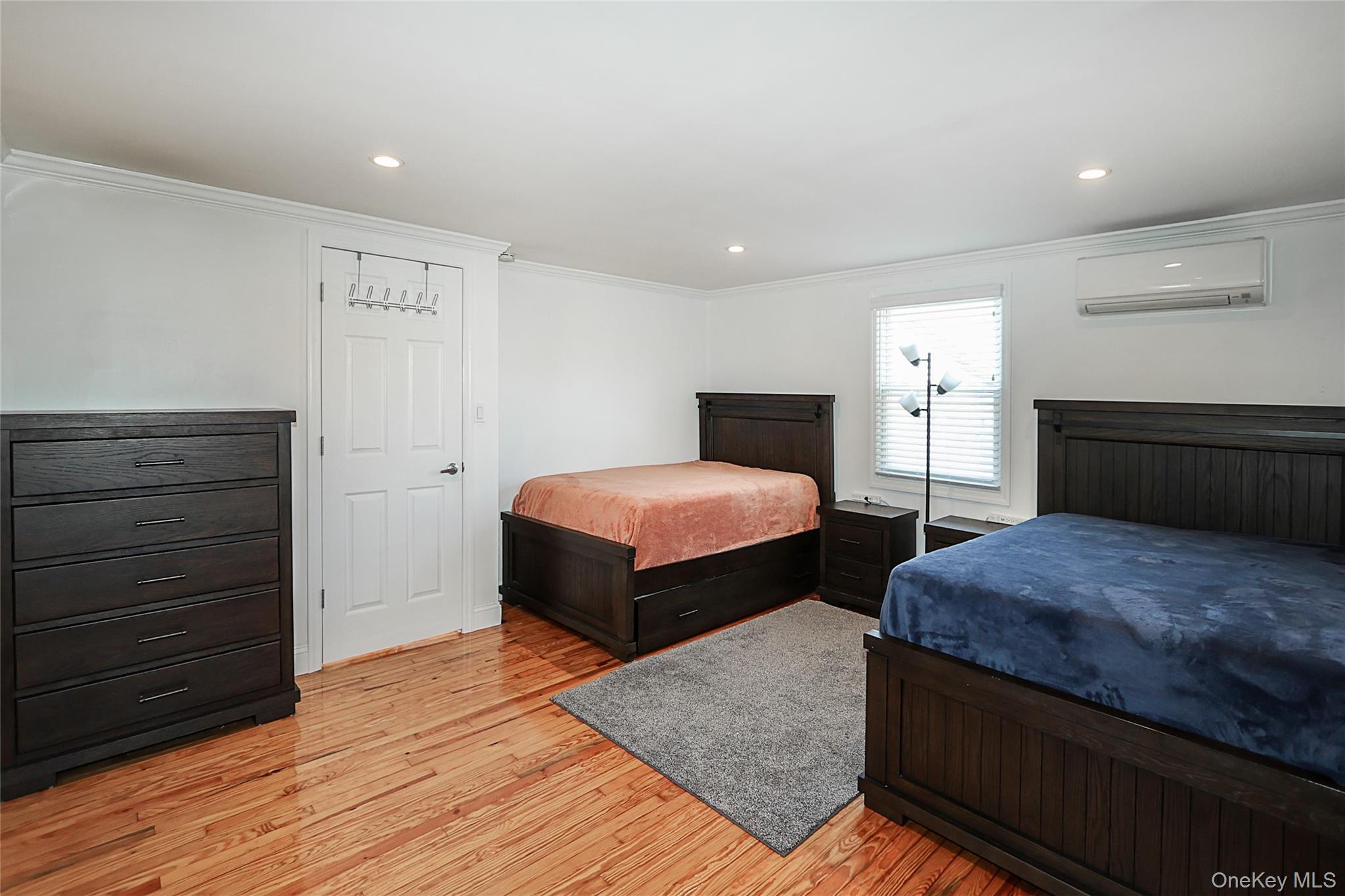 Albertson, New York 11507, United States, 4 Bedrooms Bedrooms, ,2 BathroomsBathrooms,Residential,Active,230920