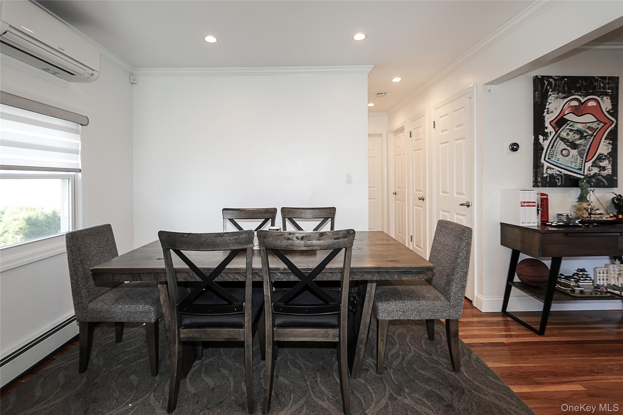 Albertson, New York 11507, United States, 4 Bedrooms Bedrooms, ,2 BathroomsBathrooms,Residential,Active,230920