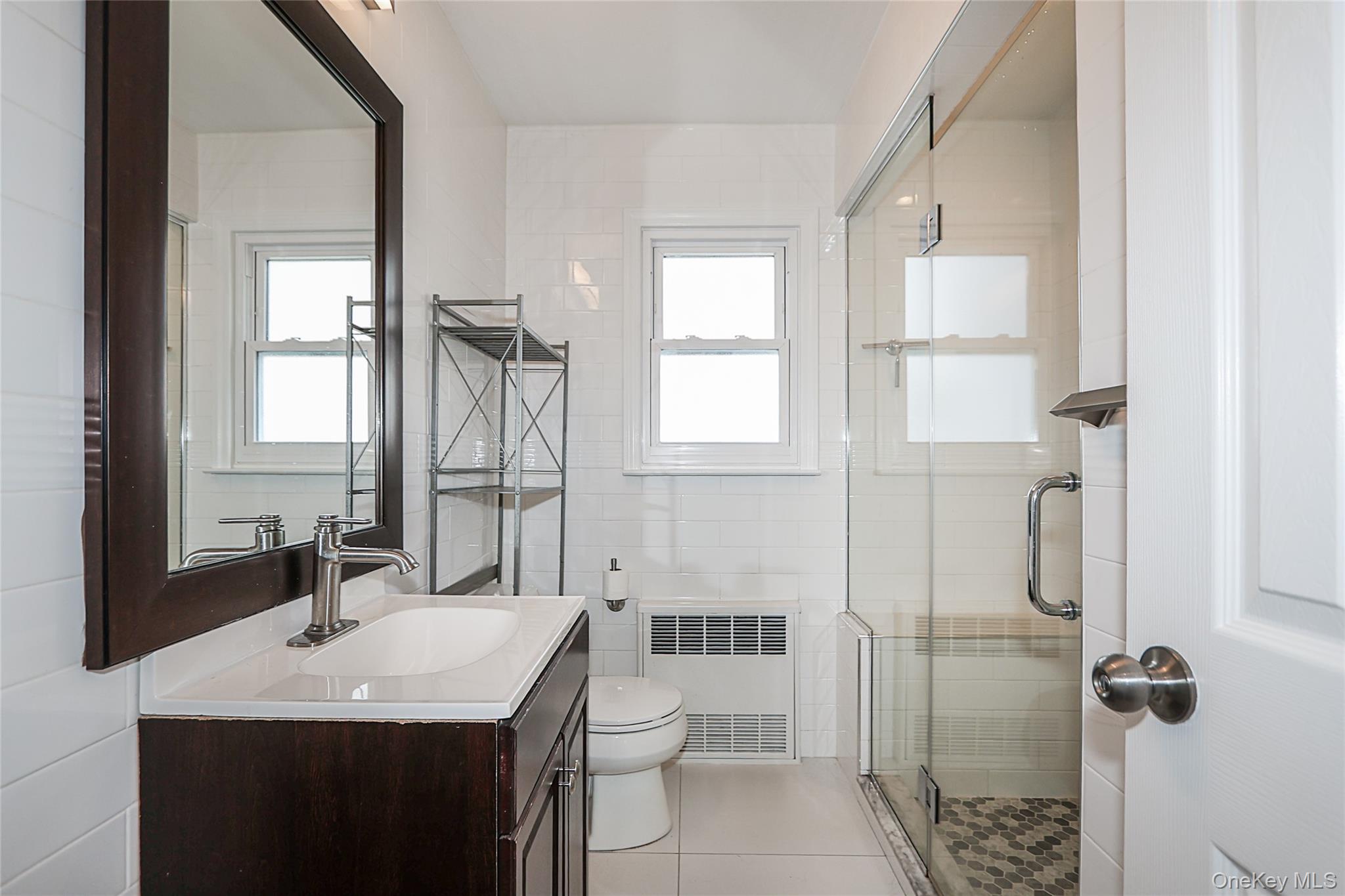 Albertson, New York 11507, United States, 4 Bedrooms Bedrooms, ,2 BathroomsBathrooms,Residential,Active,230920