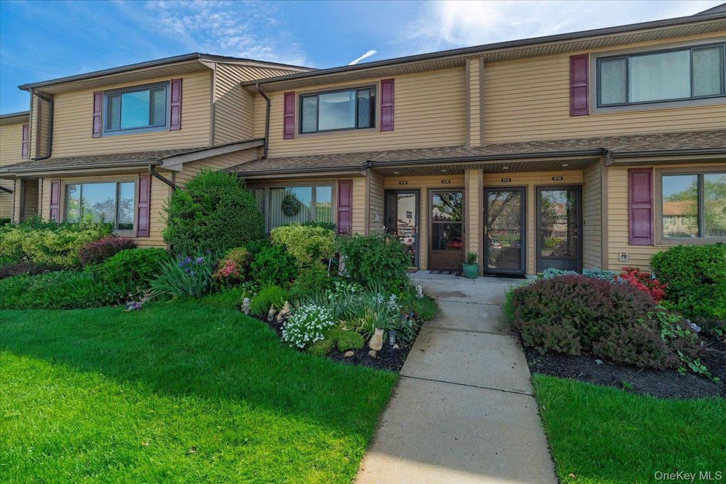 Photo of 100 Daly Boulevard #2715, Oceanside, NY 11572 (MLS # 1006081)