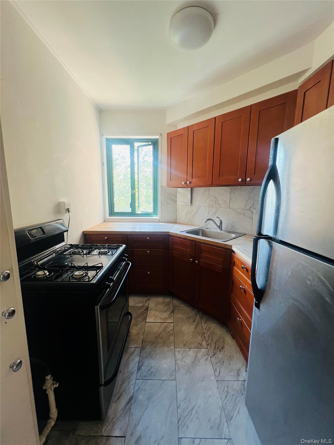 2160 E Tremont Avenue 5F