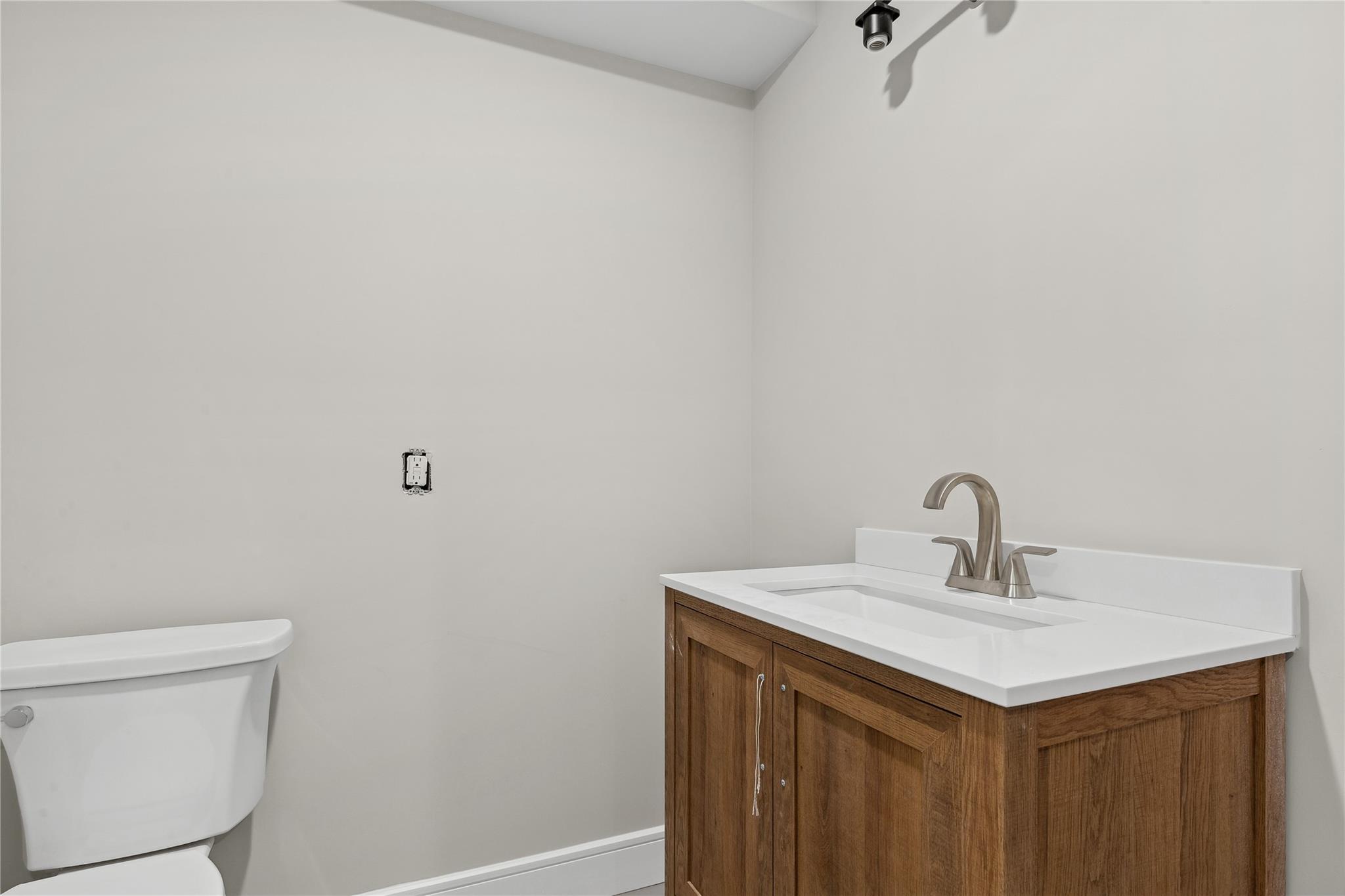 22 Hickory Avenue, Farmingville, New York image 21
