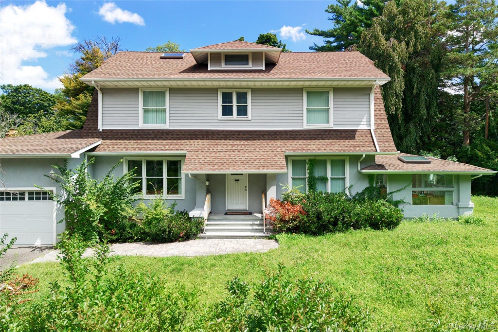 Photo of 51 Bayview Avenue, Great Neck, NY 11021 (MLS # 1059545)