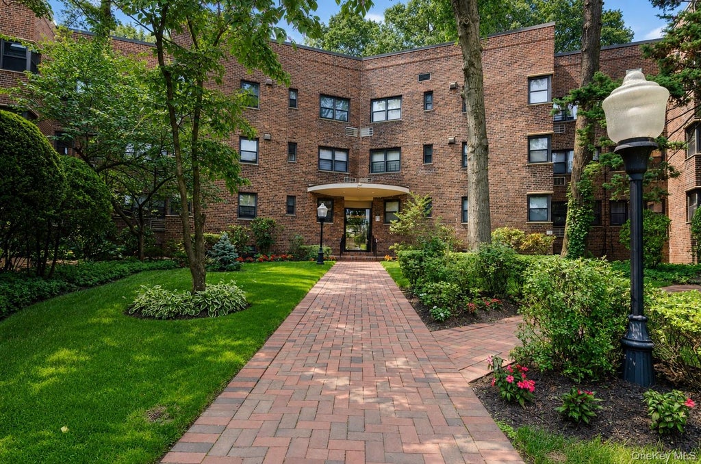 Photo of 50 Brompton Road #2N, Great Neck, NY 11021 (MLS # 1029165)