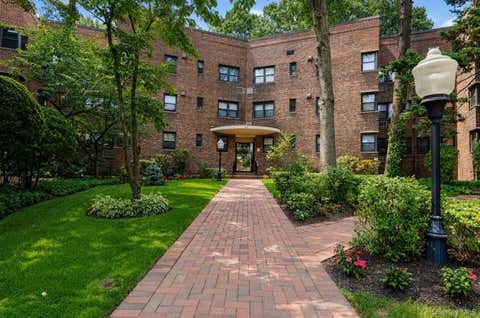 Homes For Sale - 50 Brompton Road #2N<br/> Nassau County, Great Neck, NY 11021