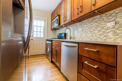 Photo of 110-38 64 Avenue #35A, Forest Hills, NY 11375 (MLS # 923908)