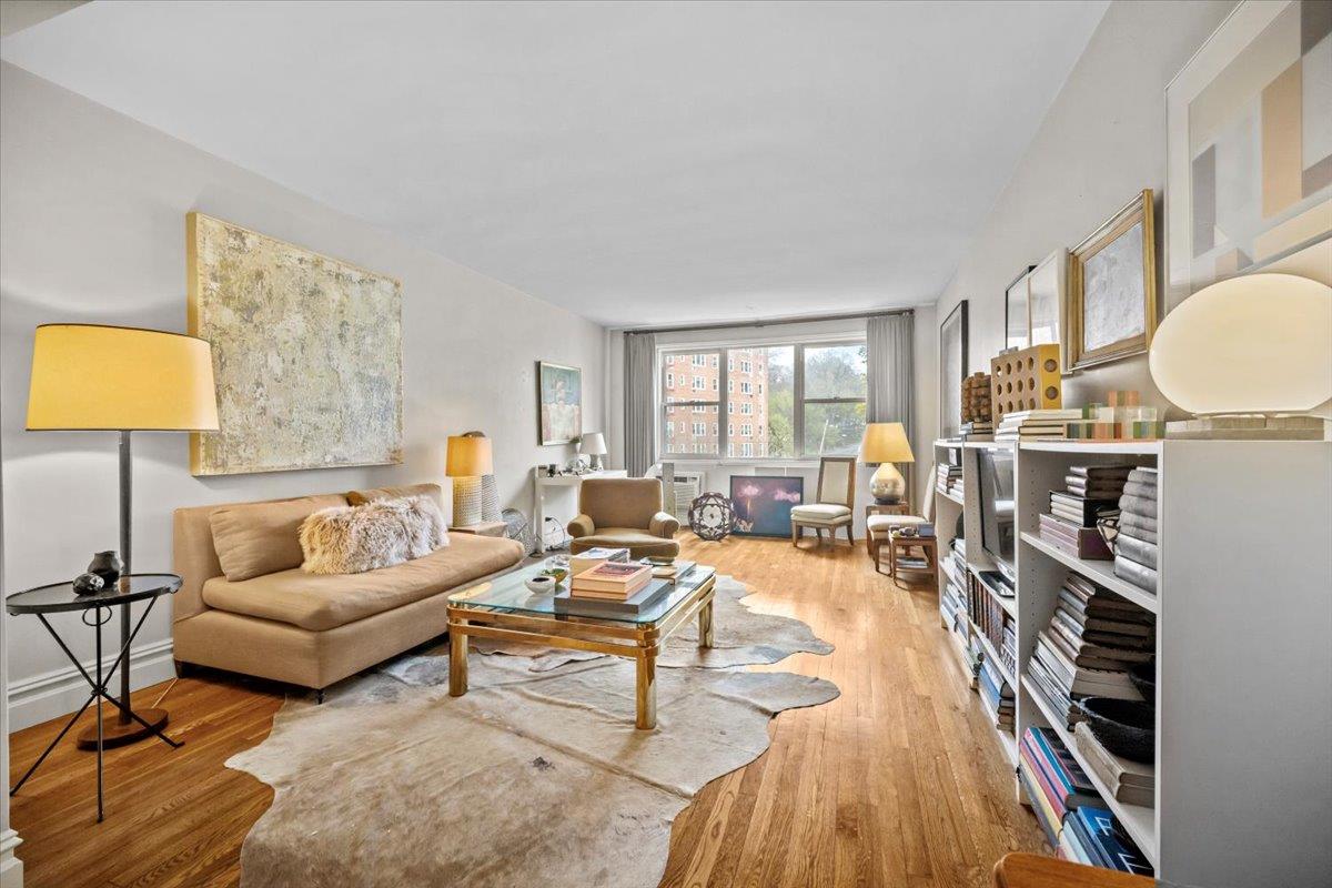 Property for Sale at Palisade Avenue 7H, Bronx, New York - Bedrooms: 1 
Bathrooms: 1 
Rooms: 5  - $275,000