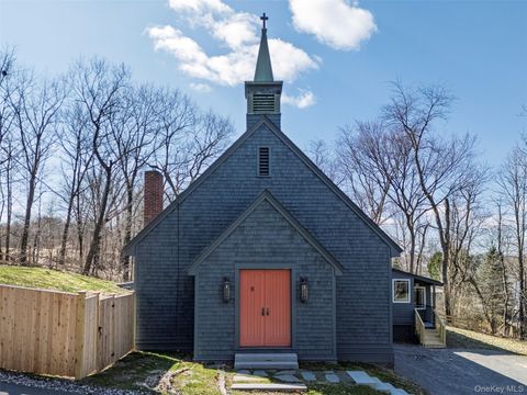 Homes For Sale - 8 Chapel Drive<br/> Chatham, NY 12184