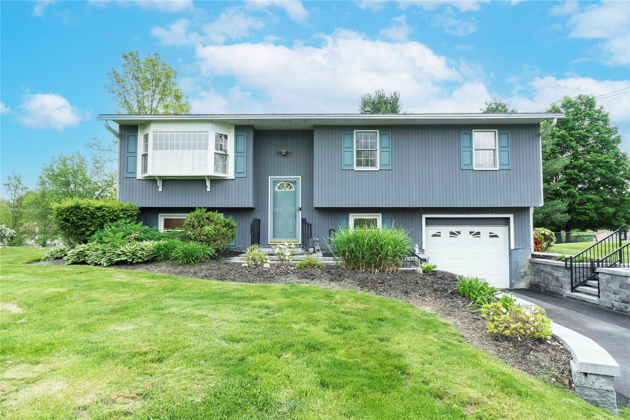 190 Lakeside Road, Newburgh, New York image 1