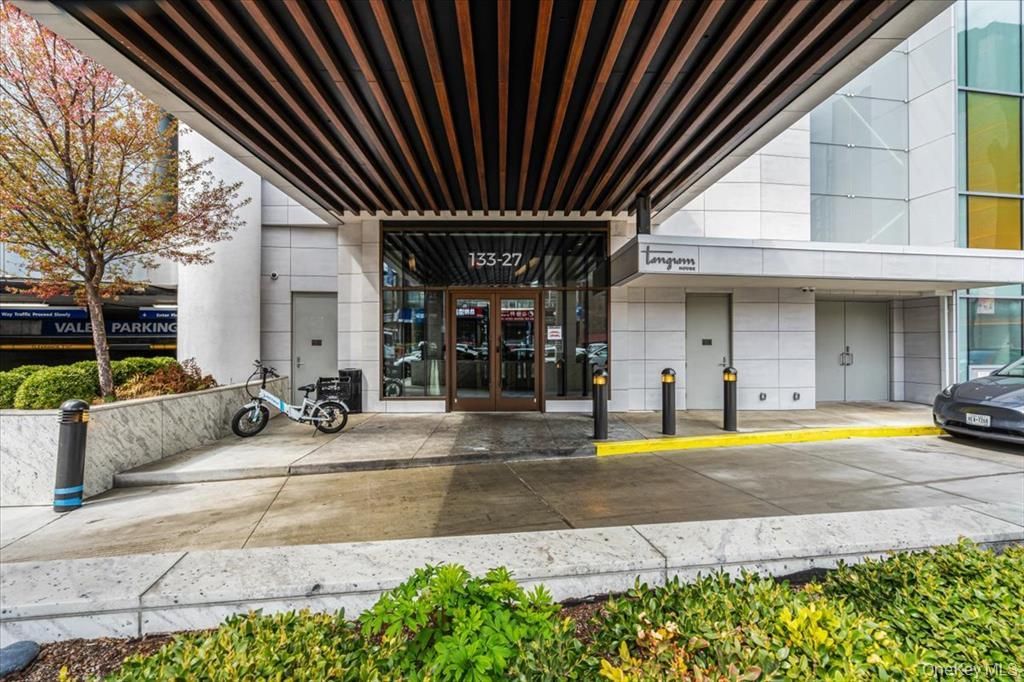 Photo of 13336 37 Avenue #11H, Flushing, NY 11354 (MLS # 916298)