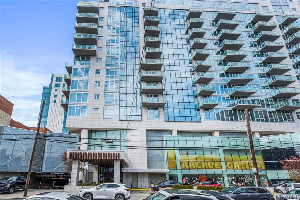 Photo of 13336 37 Avenue #11H, Flushing, NY 11354 (MLS # 916298)