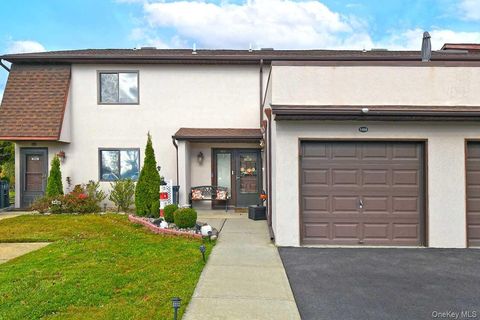 Photo of ONE ANCHORAGE Way #1408, Freeport, NY 11520 (MLS # 936109)