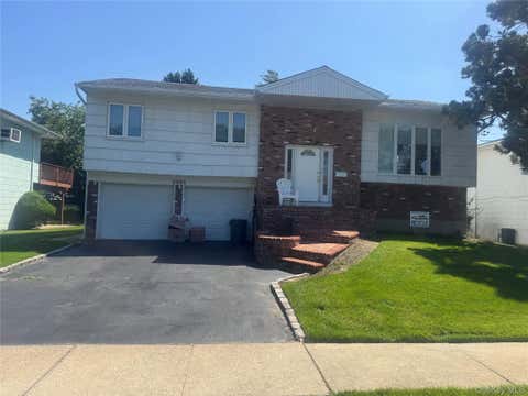 Homes For Rent - 2955 Bond Drive<br/> Merrick, NY 11566